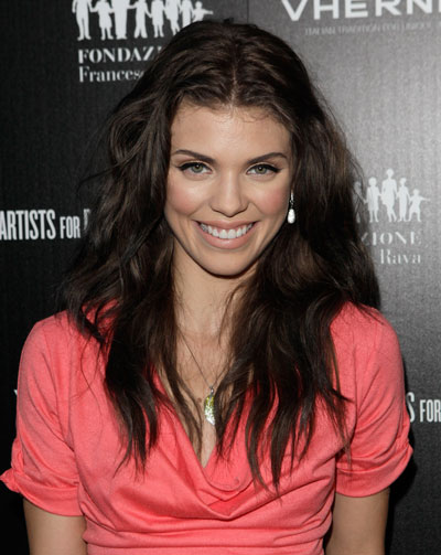  90210 star and our colour pop pro Annalynne Mccord stepped out for a 